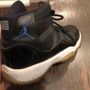 Jordan 11 SpaceJam 2000